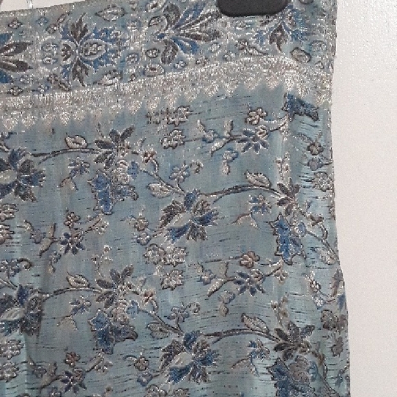 Chic Floral Pencil Skirt in Blue, Metallic Thread, Small, Vintage - Picture 6 of 8